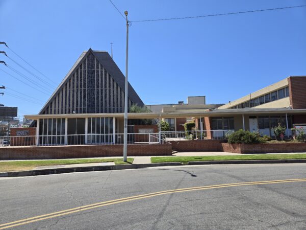 University Christian Church, 5831 W. Centinela Avenue, designed by Robert D’Arcy Bolling, Deasy & Bolling Architects, built 1965, showing breezeway and semi-detached structure